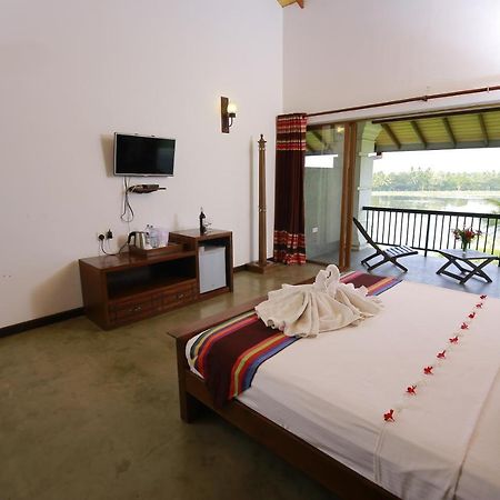 Diya Dahara Lake Resort Yala Kültér fotó