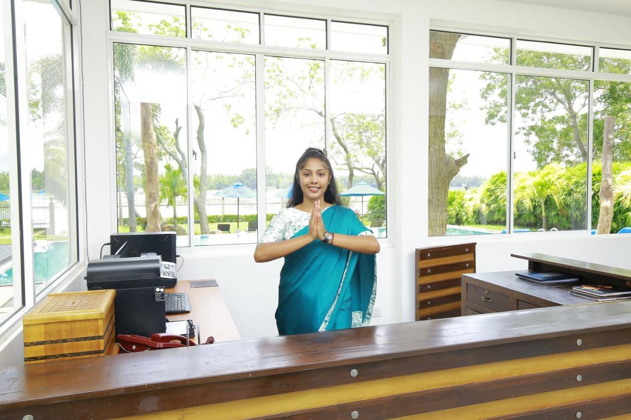 Diya Dahara Lake Resort Yala Kültér fotó