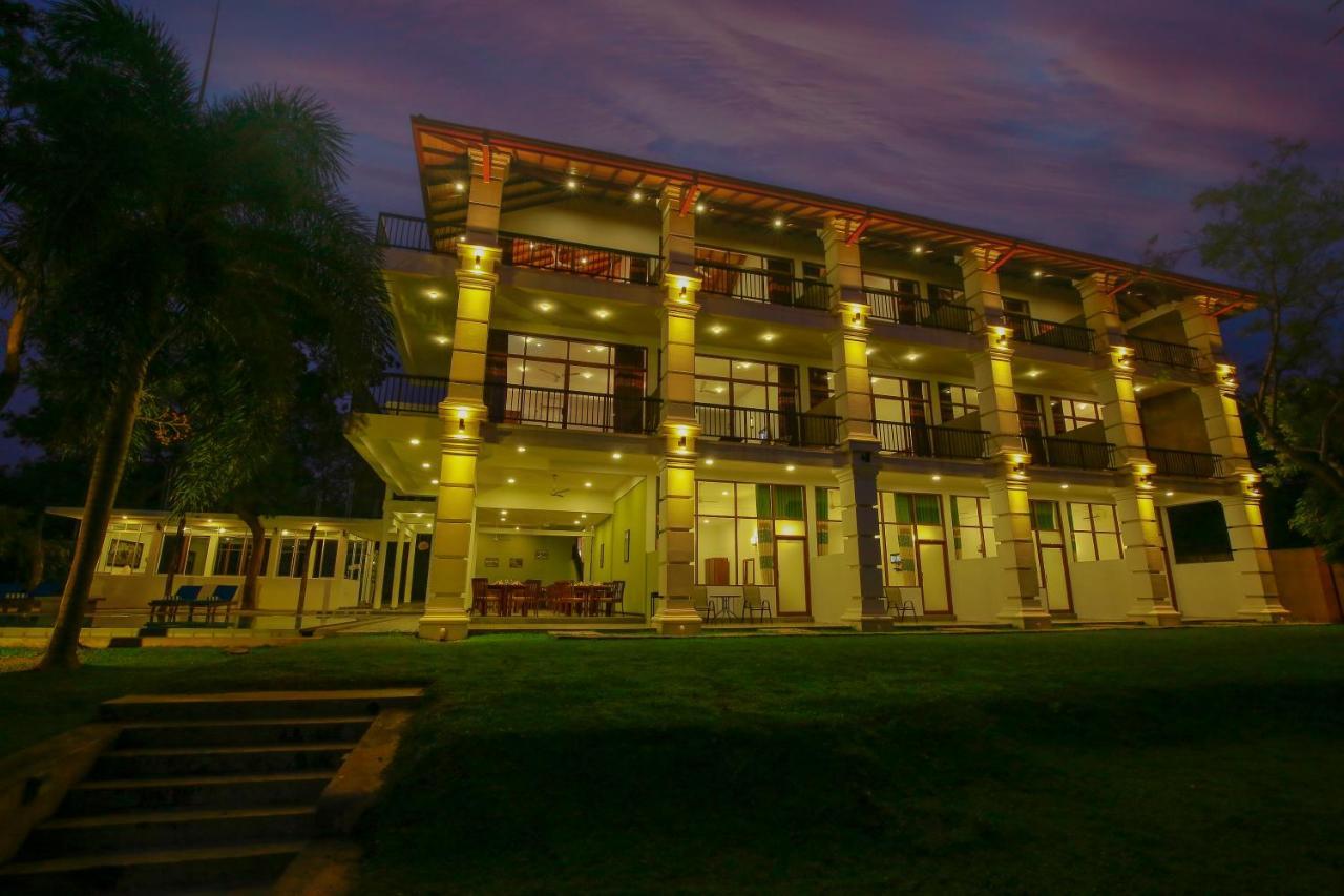 Diya Dahara Lake Resort Yala Kültér fotó