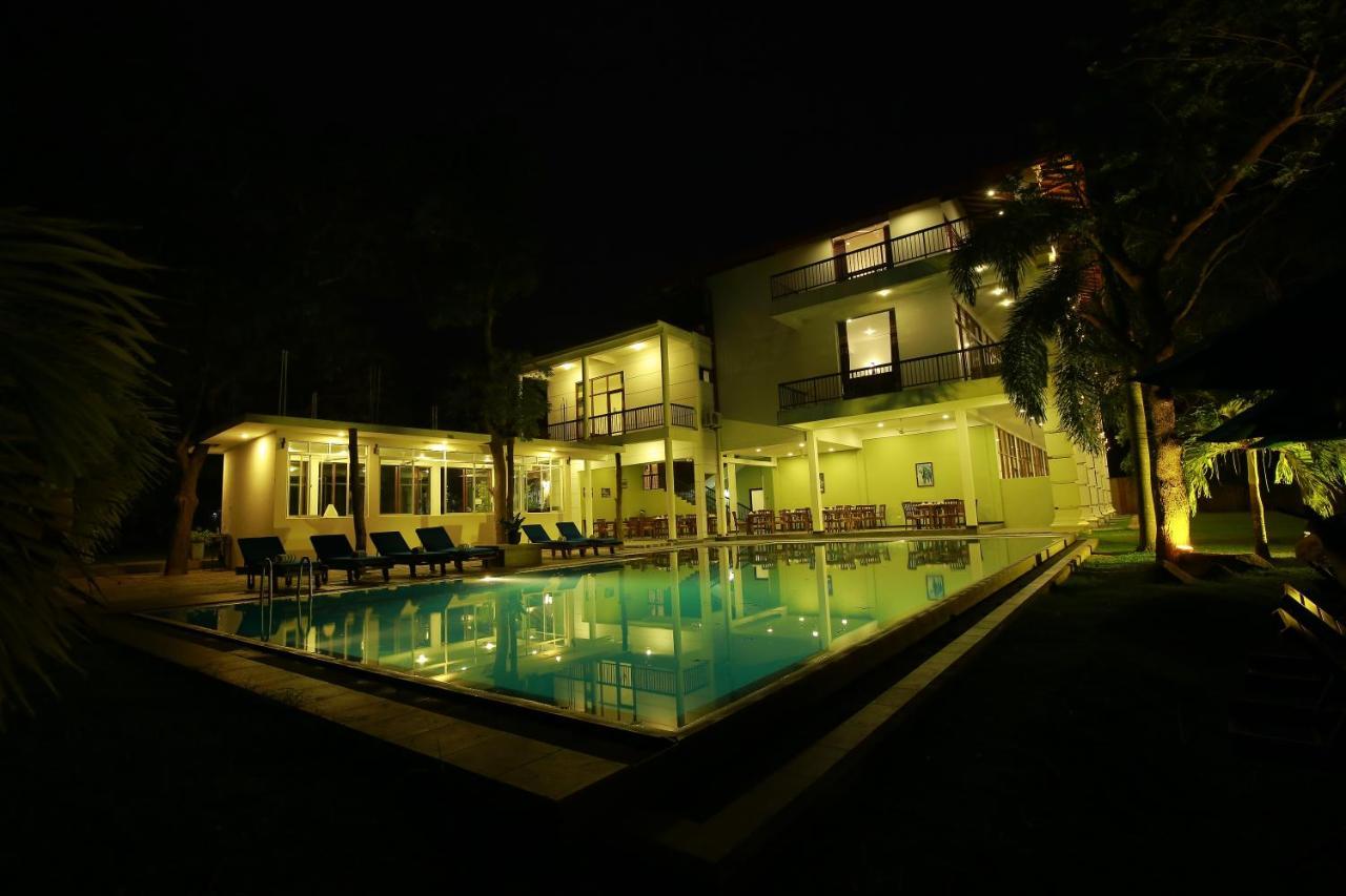 Diya Dahara Lake Resort Yala Kültér fotó