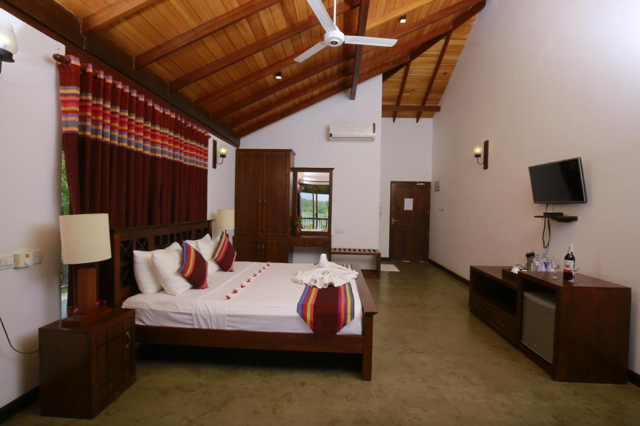 Diya Dahara Lake Resort Yala Kültér fotó