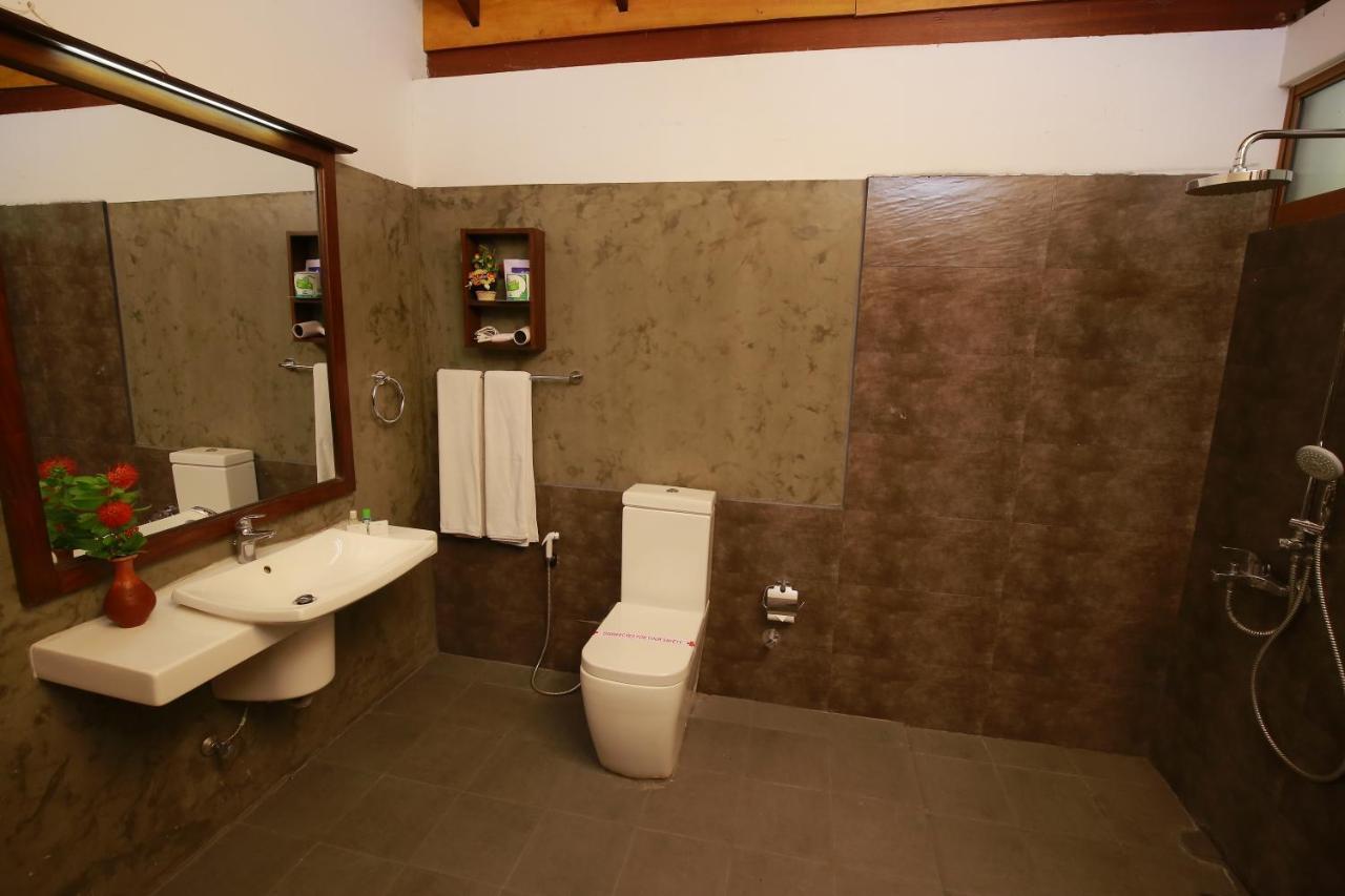 Diya Dahara Lake Resort Yala Kültér fotó