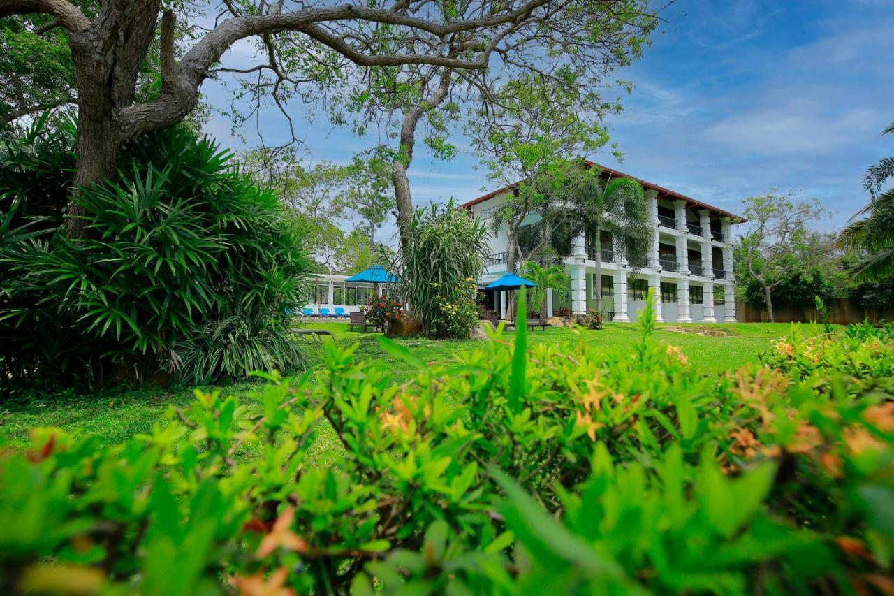 Diya Dahara Lake Resort Yala Kültér fotó