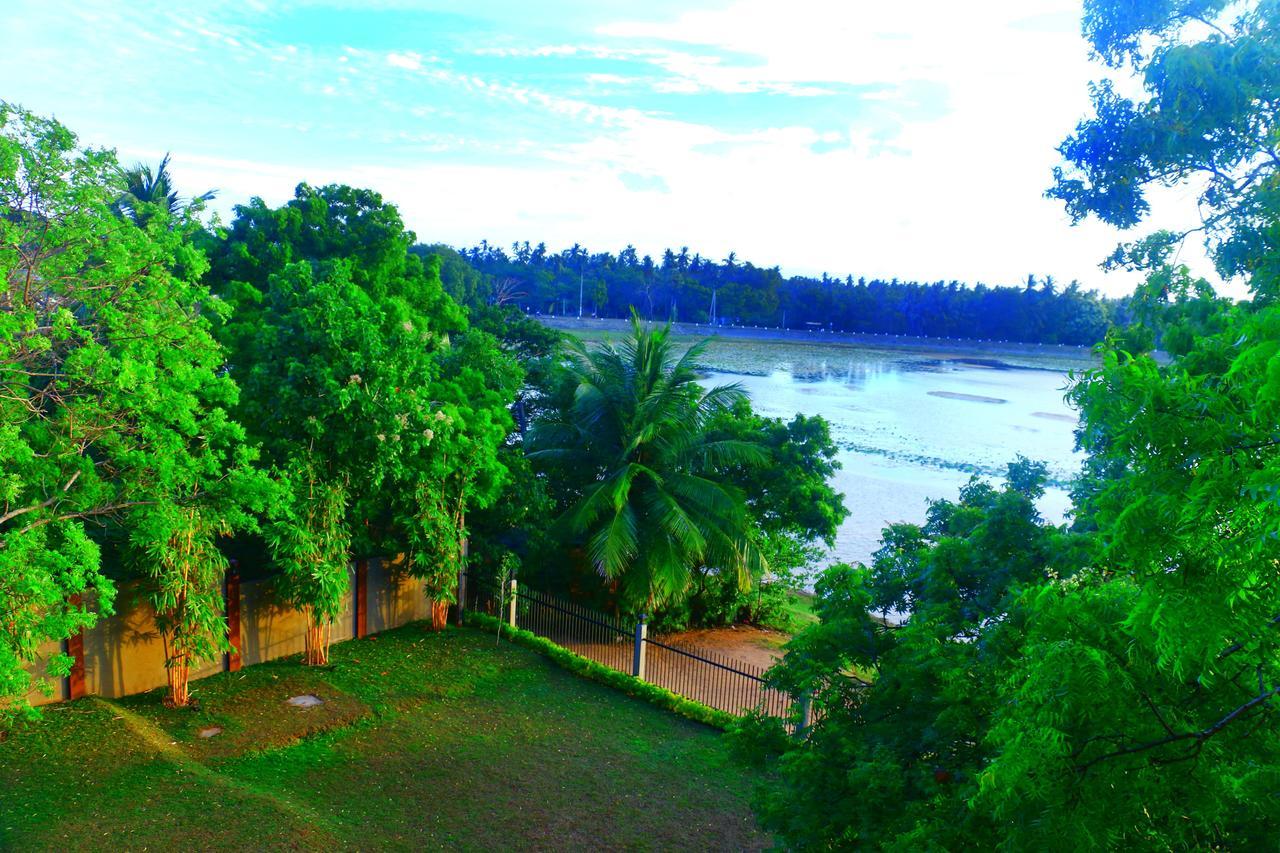 Diya Dahara Lake Resort Yala Kültér fotó