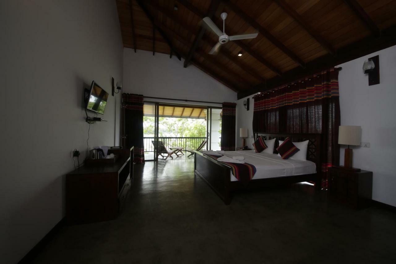 Diya Dahara Lake Resort Yala Kültér fotó