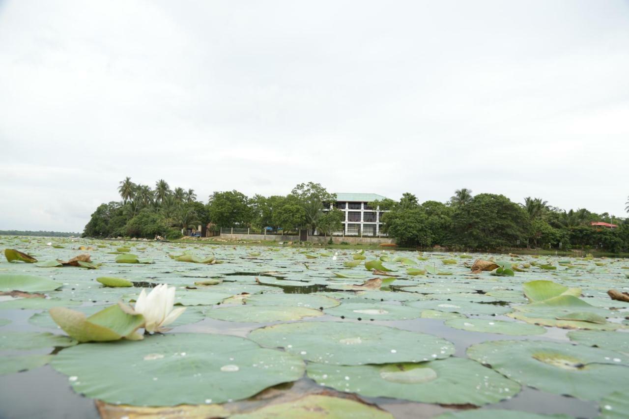 Diya Dahara Lake Resort Yala Kültér fotó