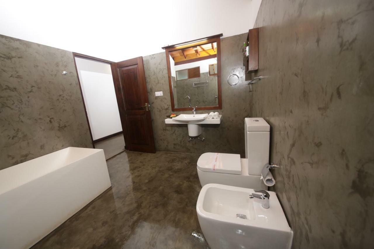Diya Dahara Lake Resort Yala Kültér fotó